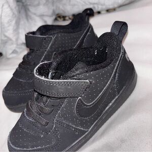 Nike Toddler Boy Black On Black Sneakers with Velcro Strap